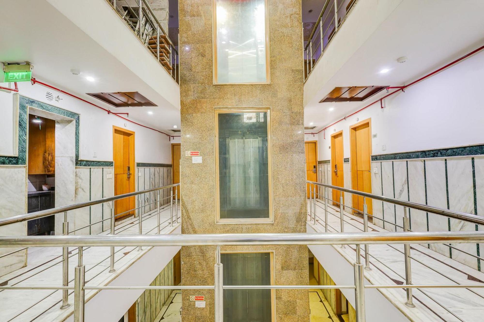 Super Townhouse Arakashan Road Paharganj Formerly Mohan International New Delhi Eksteriør billede